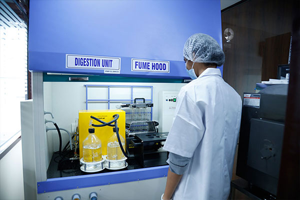 Salt spray chamber