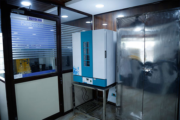 Salt spray chamber